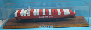 Containership "Santa Rita" full hull Hamburg Süd (1 p.) GER in showcase from Conrad